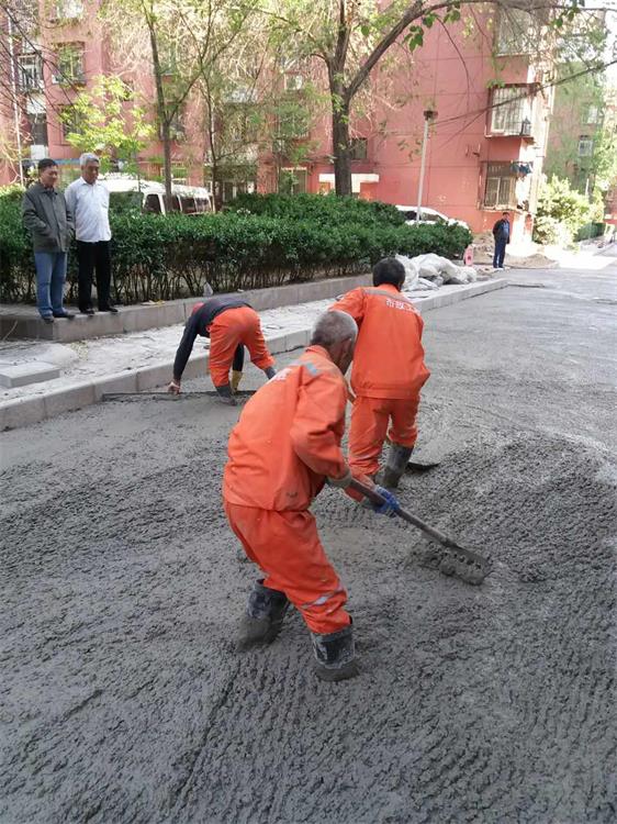 混凝土路面摊铺