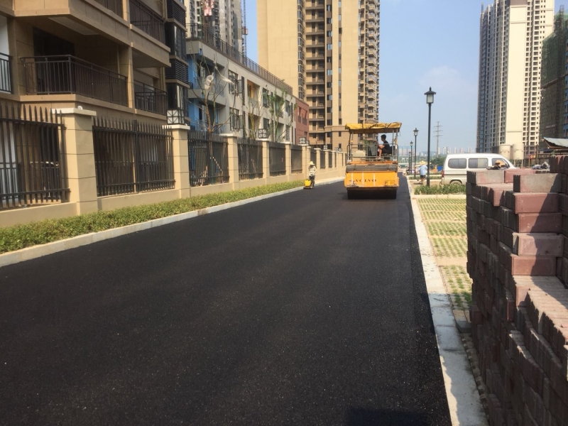 市政道路铺设沥青路面