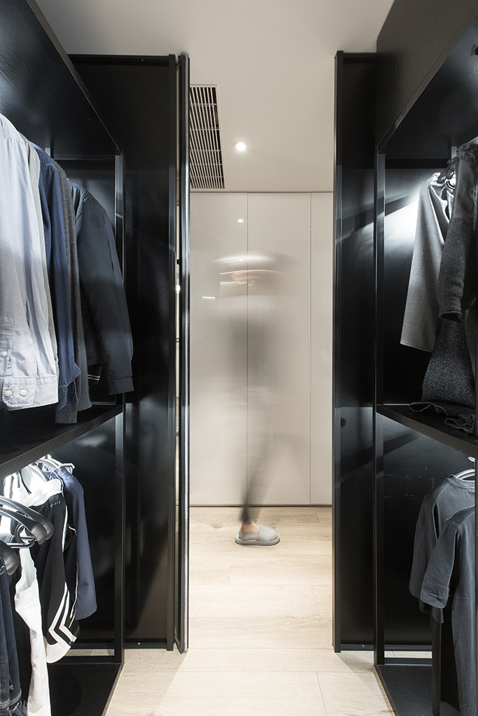 CLOSETS