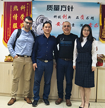 与以色列客户合影