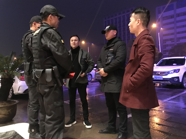 2月4日除夕之夜走访慰问一线队员