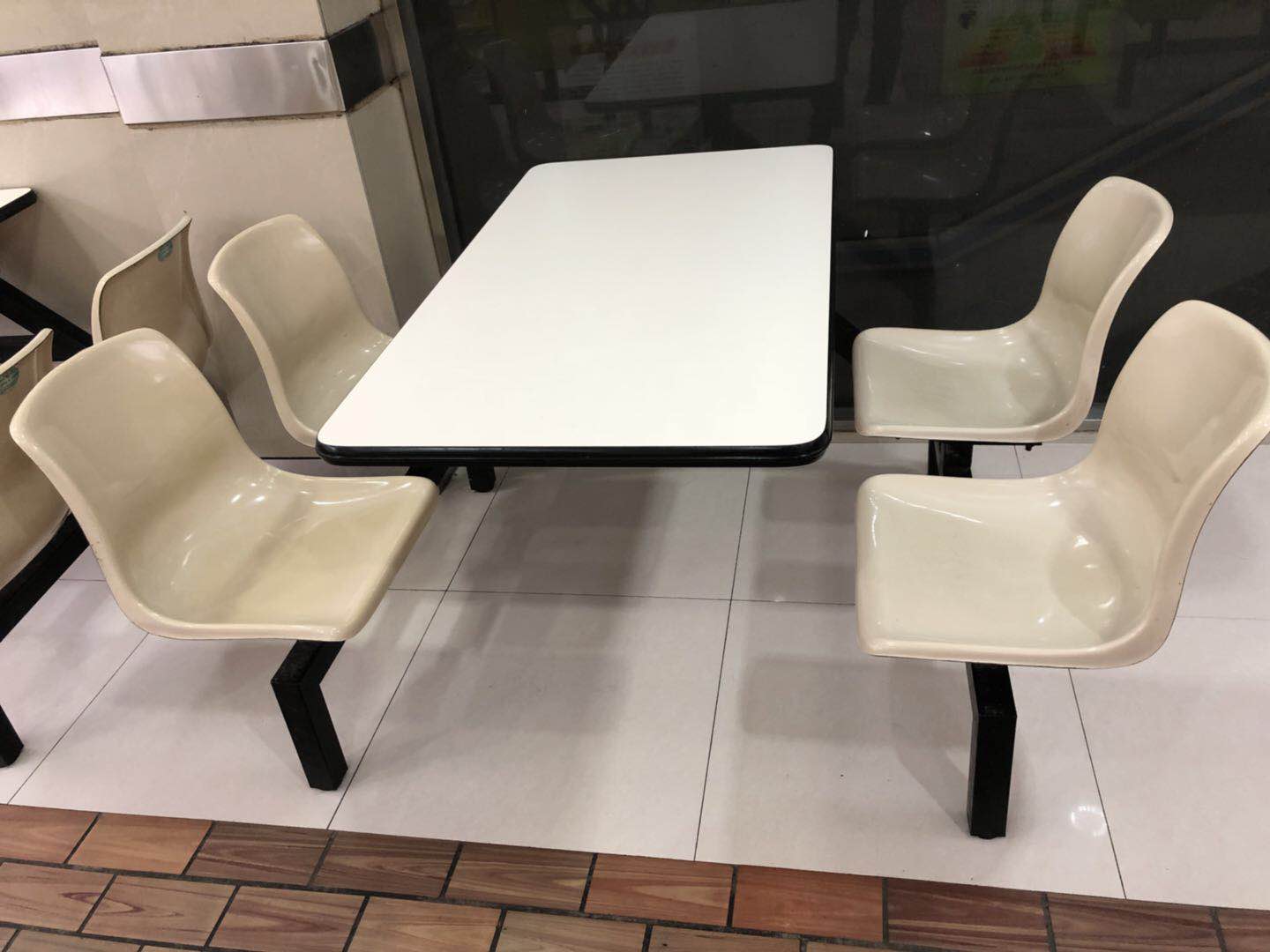 MX084四人位餐桌 注塑椅子.JPG