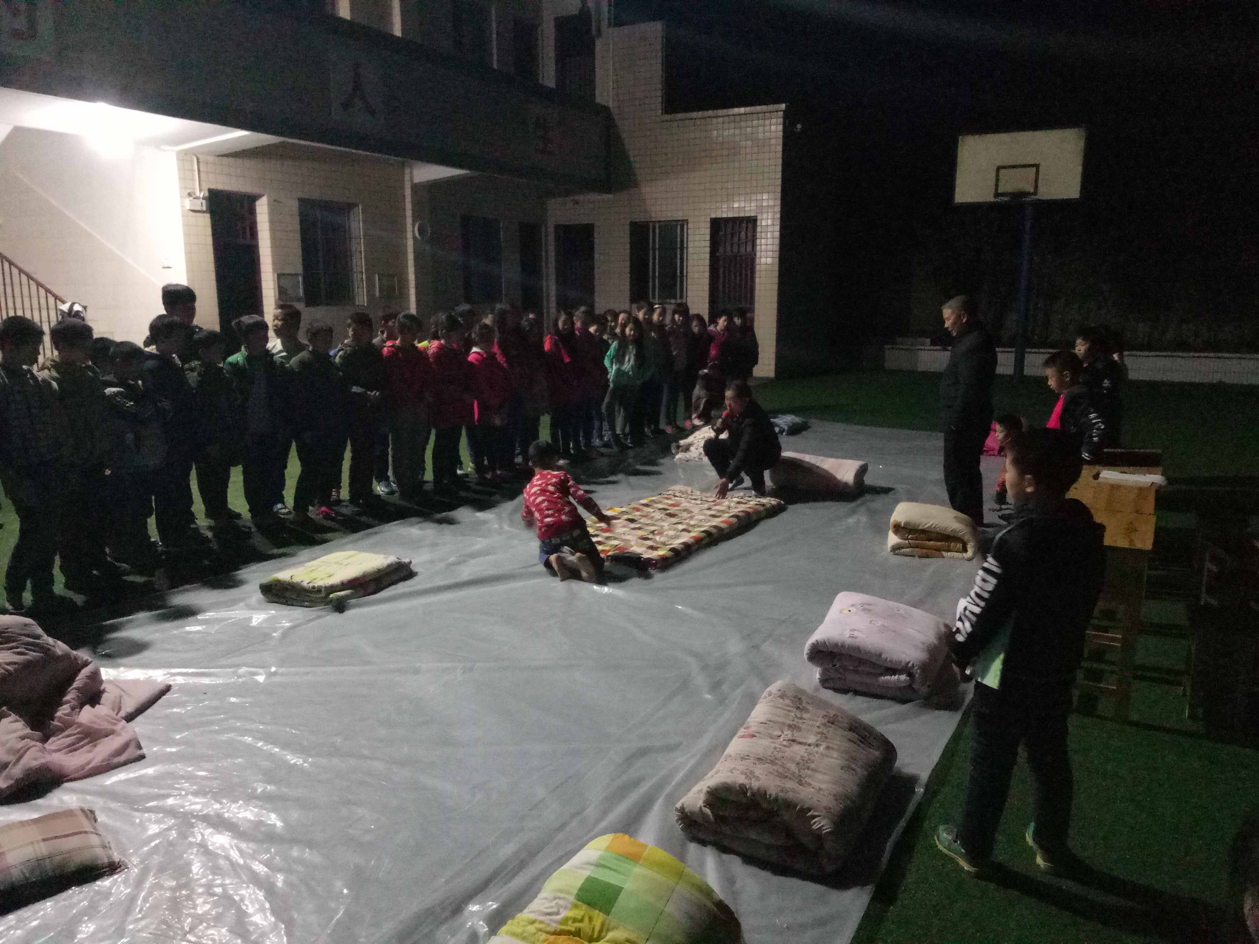 开学第一天学习叠被子