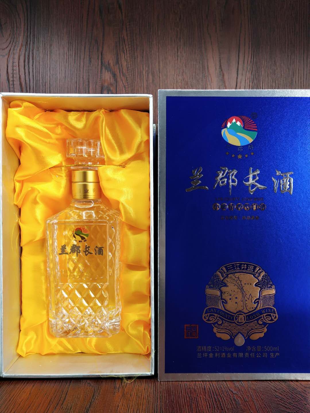兰坪金利酒业近期推出的三江荞酒高端系列产品兰郡长酒,取雪邦山的百
