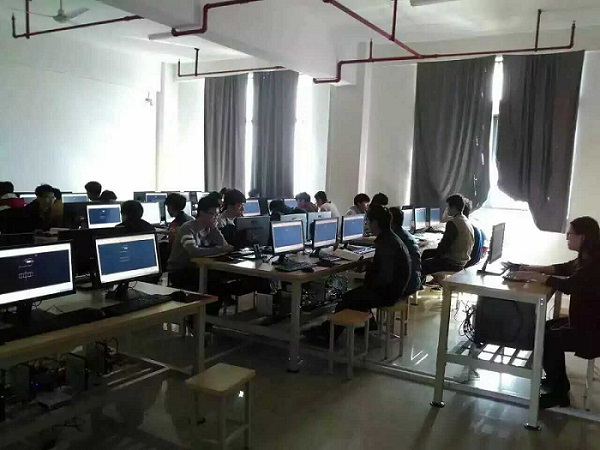 福建漳州一理工学院部署云终端多媒体教室