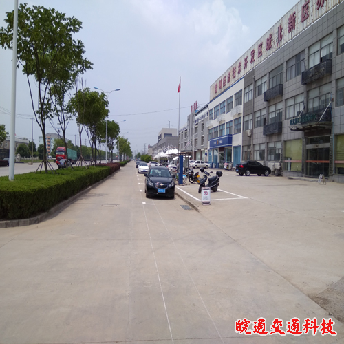 城北新區(qū)停車位劃線