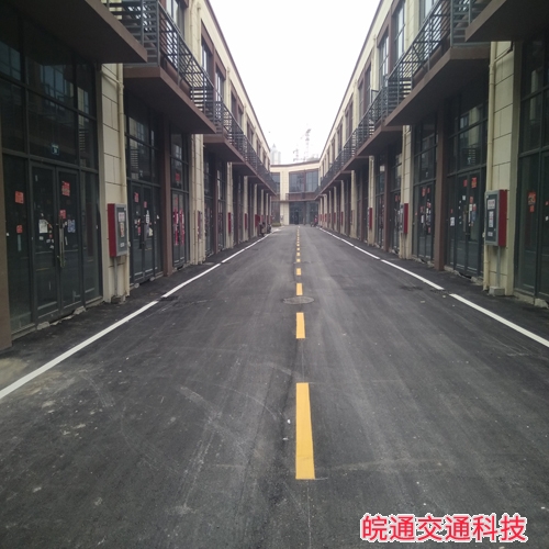 茂业板材区道路标线施工