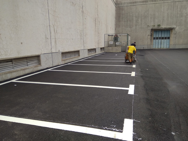 揚(yáng)子集團(tuán)廠區(qū)標(biāo)線