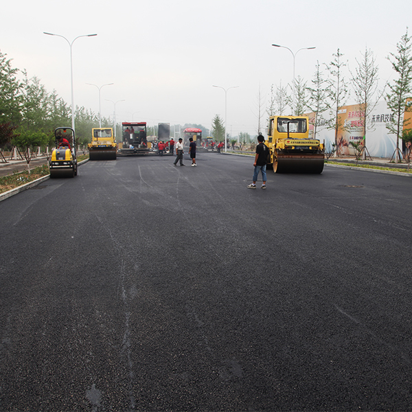 未来科技城沥青路面摊铺