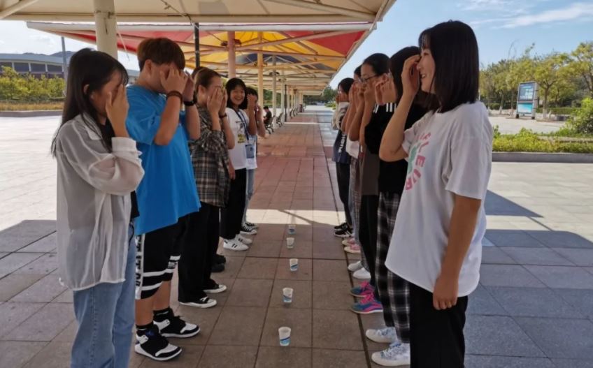 面对面抢水瓶游戏规则面对面抢水瓶游戏口令