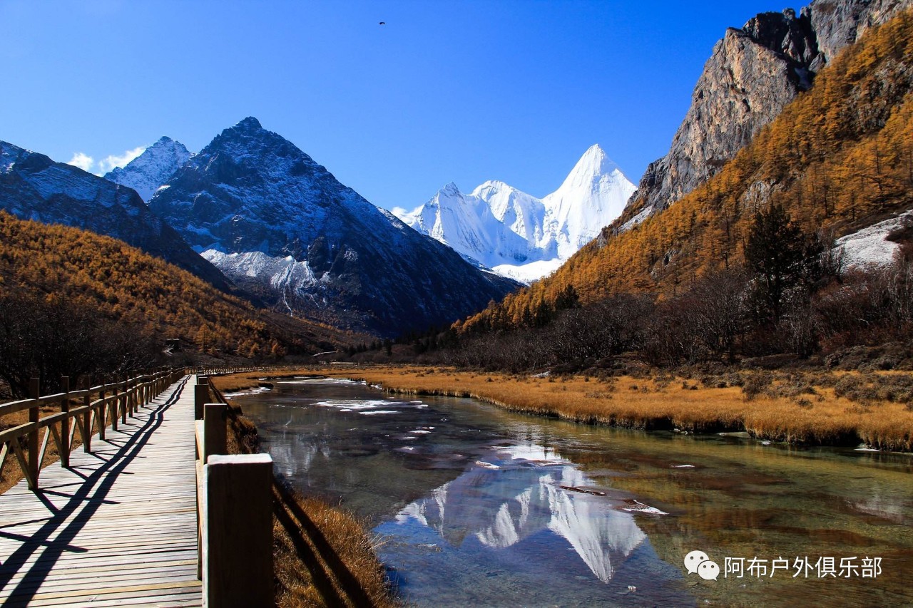 稻城亚丁海拔多少米(稻城亚丁海拔多少米高用氧气吗)