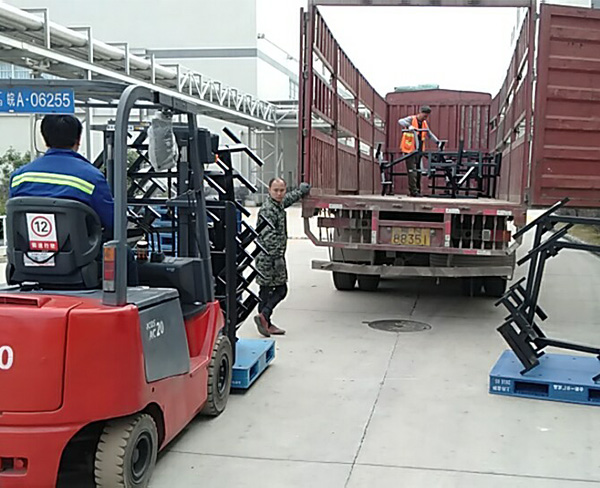 叶总统一餐桌架