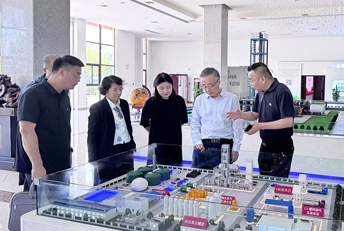 省生态环境厅厅长曹哨兵赴万豪能源开展访企入村专项调研