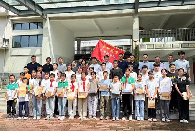 心系教育，温暖同行 | 万豪能源赴金寨县天堂寨镇同心小学开展爱心助学活动