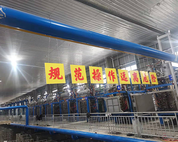 泡沫箱制造車(chē)間機(jī)器設(shè)備