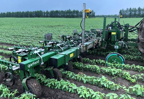 除草机器人已成有机农业除草的有力助手