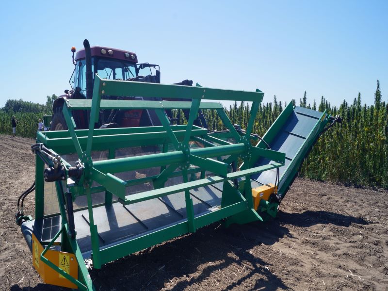 汉麻割梢收获机/Hemp Harvester