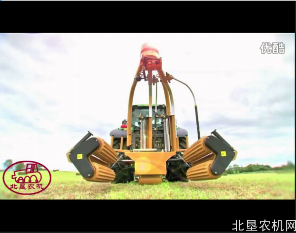 圆捆方捆通吃的TANCO（坦科）牧草包膜机