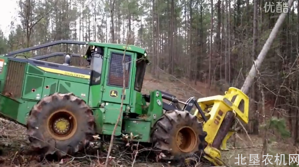 约翰迪尔老拖拉机+新型林业装备