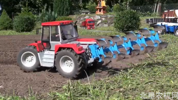 遥控拖拉机系列-约翰迪尔、克拉斯、芬特