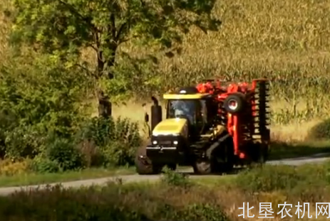 挑战者MT800E系列履带拖拉机