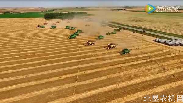 大饱眼福，CLAAS 纽荷兰数十台收割机共同作业
