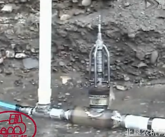 老外教你制作不借助外部能源就能提水的水锤泵