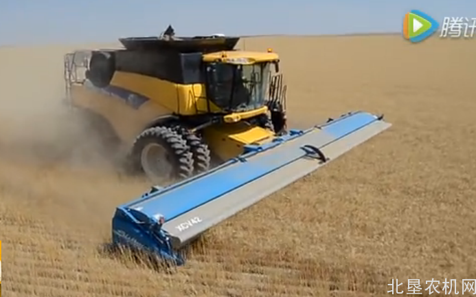 谢尔本稻麦站秆脱粒，老外已甩下中国一大截