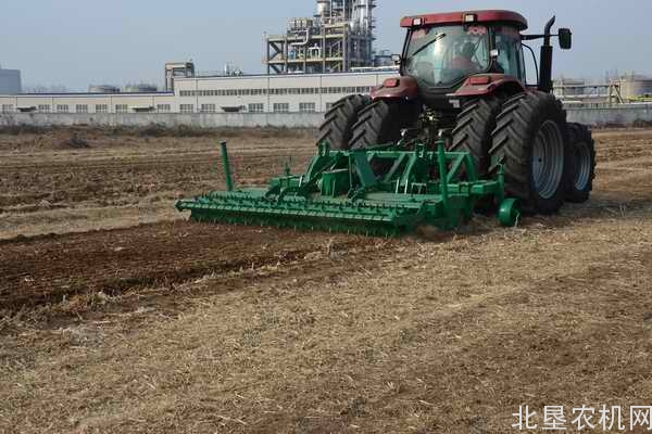 胶州：农机深松整地实现全程监控