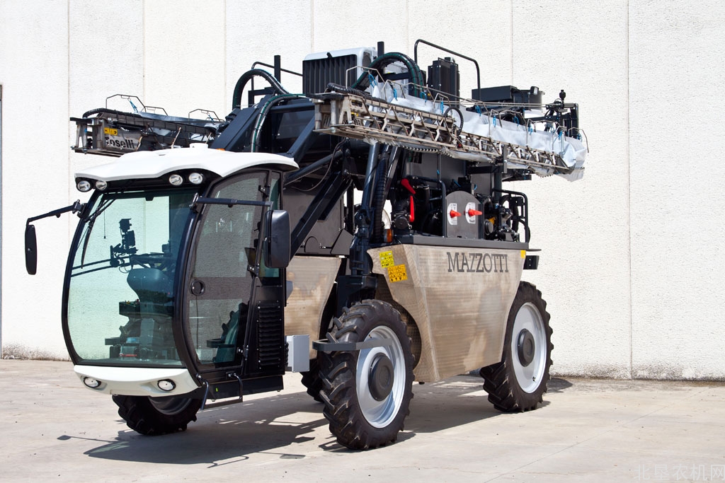 马佐蒂（Mazzotti）IBIS2214玉米喷药机