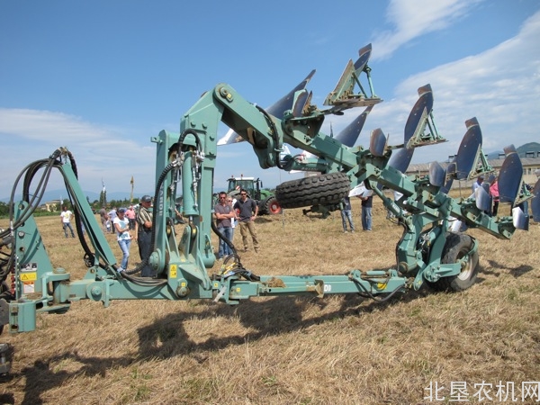 纳迪ERGON系列液压翻转犁