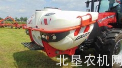 库恩为Deltis喷雾机增加前置水箱