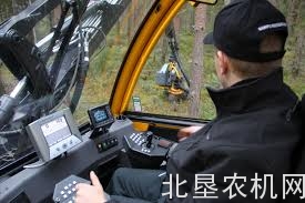 桑普Rosenlew HR46x伐树机