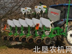 2015年思弗佳Elektra播种机田间加肥作业