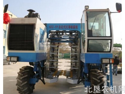 新型红枣收获机在新疆亮相