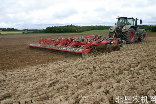 新疆铁路部门抢运化肥保障南疆春耕备耕