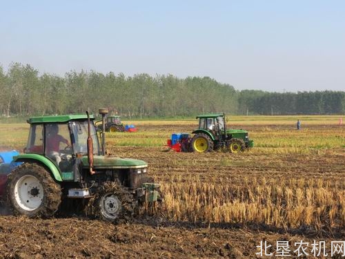 锦州举办全量秸秆覆盖地玉米免耕播种试验示范现场会