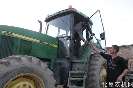 贵州水城上门年检拖拉机 服务机手零距离