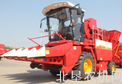 雷沃谷神玉米机家族再添新成员