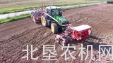 迪尔7200R拖拉机配库恩播种机作业