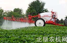 马斯奇奥CAMPO型牵引式喷药机在甘肃张掖举办演示会