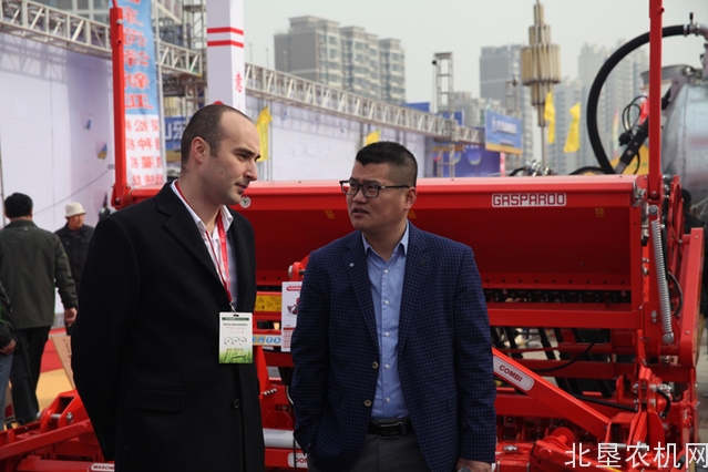 第13届山东农机展在济南开幕 