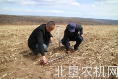 呼玛县农机推广站积极推广“一翻两免”耕作模式