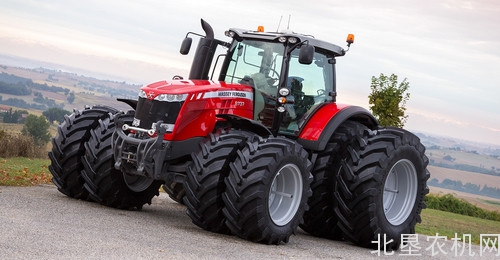 国内农机领域最大最宽钢制轮毂在扬下线