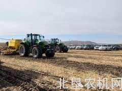 道依茨法尔内蒙古上库力农场秋季田间演示大展风采