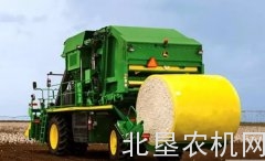 省事了！迪尔CP690采棉机日收800亩，一台顶两台！