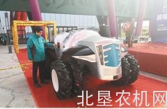 国内首款无驾驶室纯电动拖拉机亮相