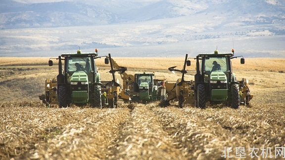 新疆兵团一企业向中亚出口农机具166台（套）