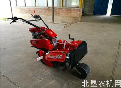 草莓起垄机第一台样机试制完成