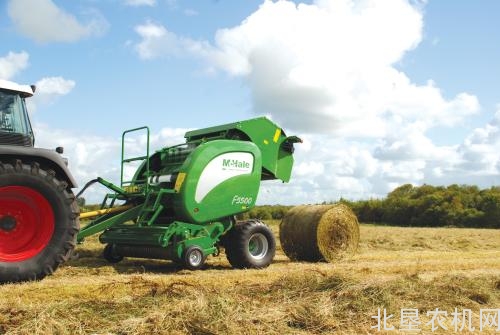 小小拖拉机站发展成农机巨头，产品远销海外，年营收超两百亿